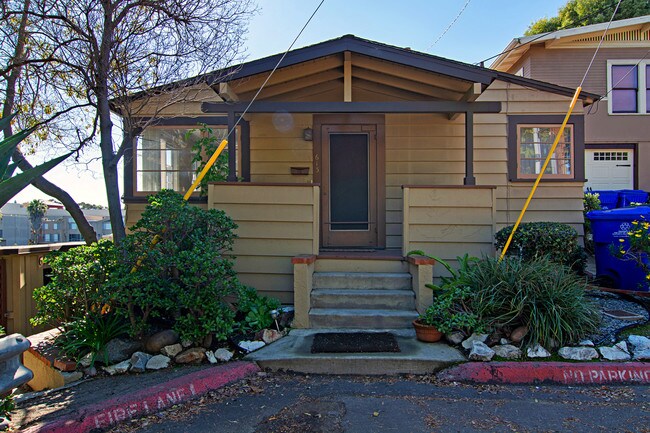 Building Photo - 613 W Lewis St