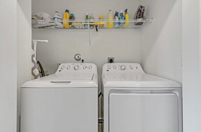 Building Photo - 4637 Silver Saw Ln