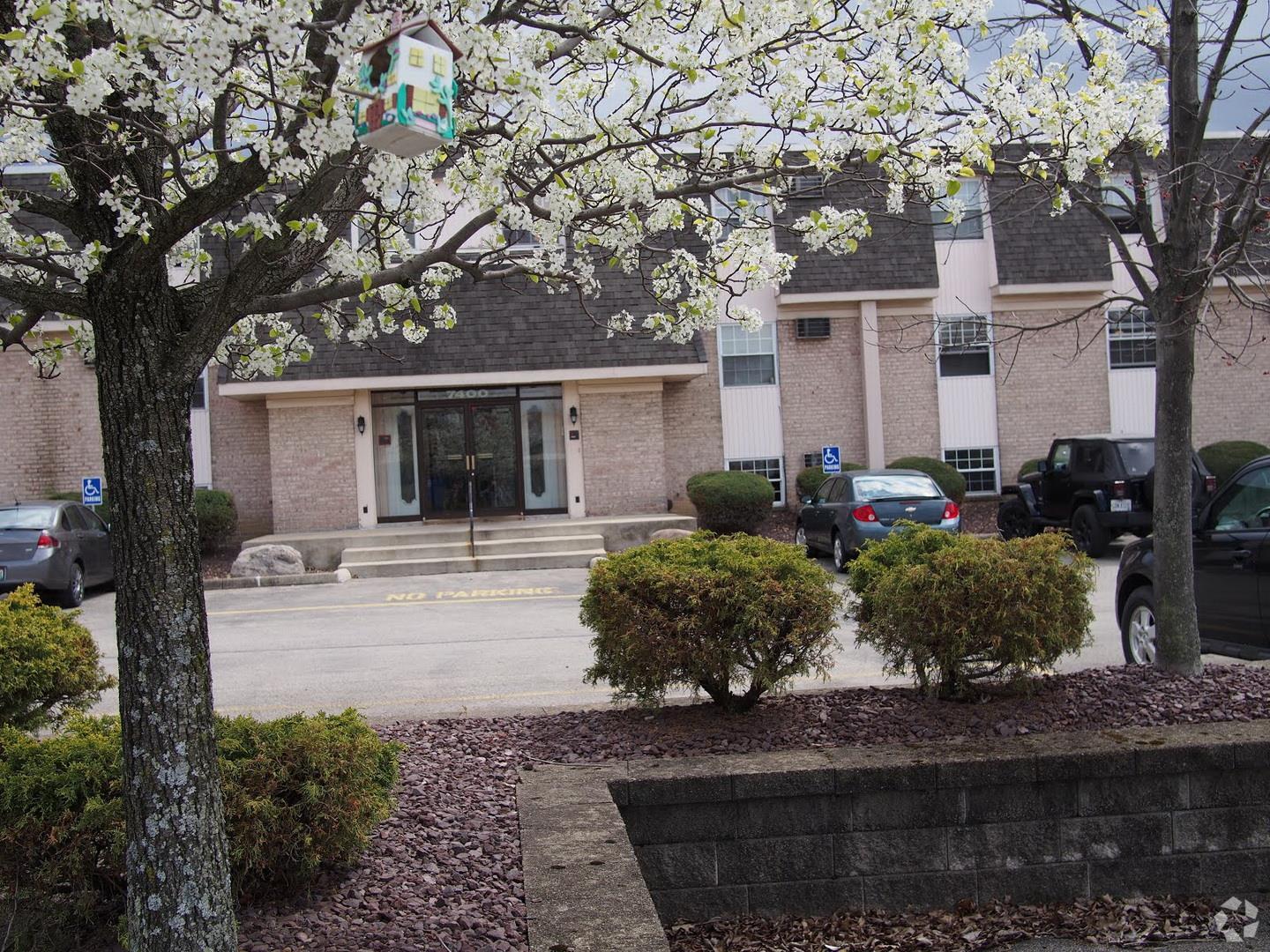Hitchcock Apartments – photo 1 of 40