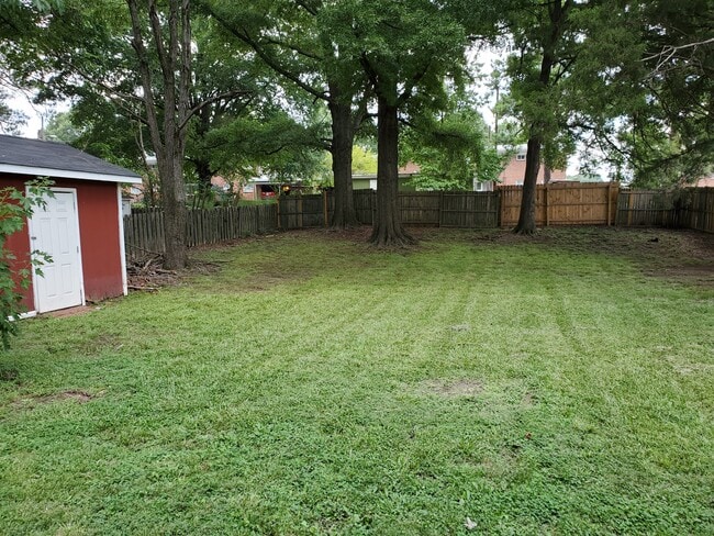 Patio trasero cercado - 1302 Hudson Avenue