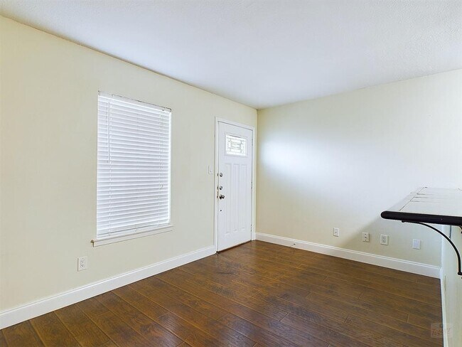 Foto del edificio - 2302 East Side Dr