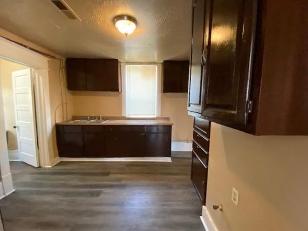 Foto del edificio - 1131 Loudon Ave NW