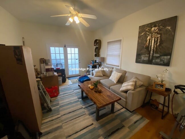 Building Photo - 221 Salem St