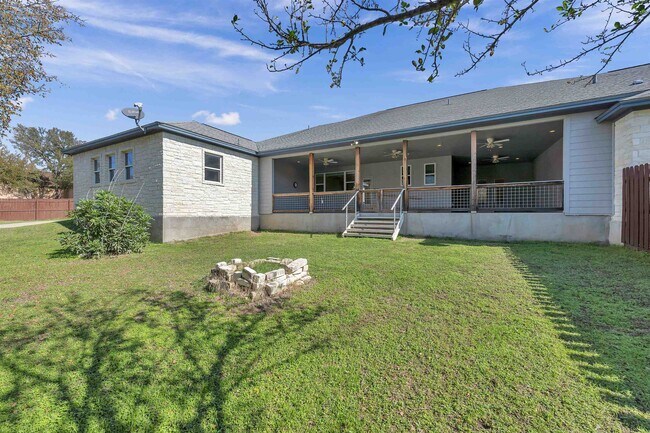 Building Photo - 625 Skyline Dr