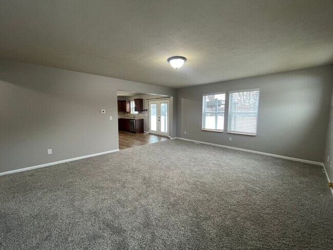 Building Photo - MOVE IN SPECIAL: Four Bedroom Home in Mattawan