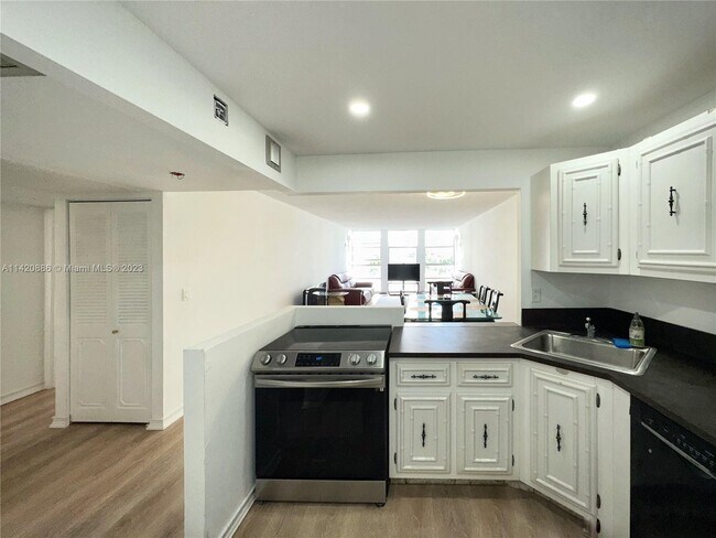 Foto del edificio - 501 Three Islands Boulevard