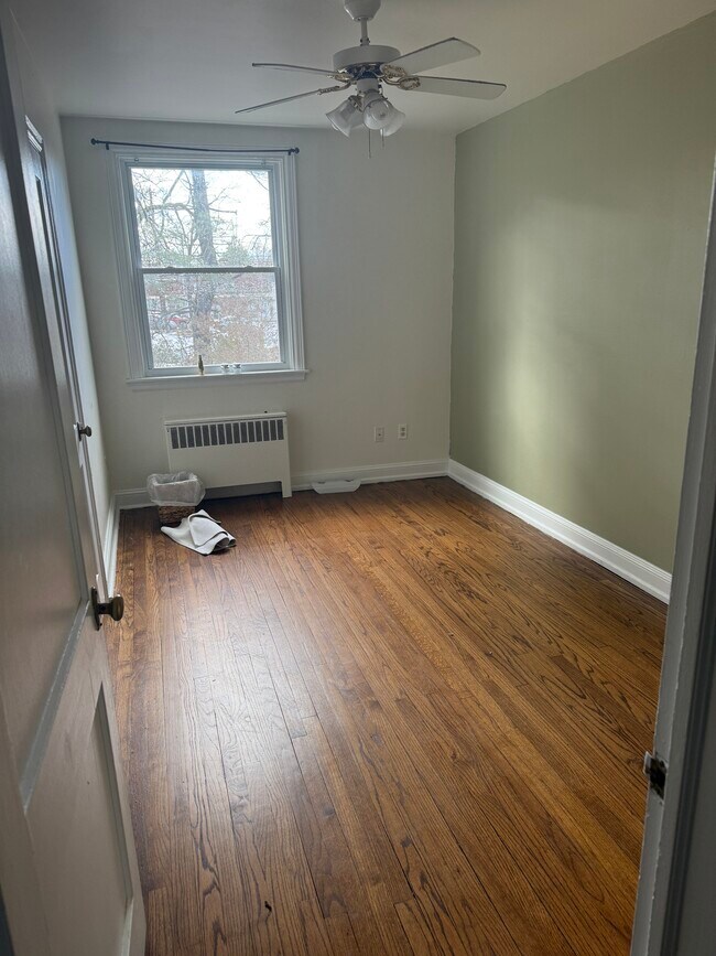 Segundo dormitorio con armario grande - 112 Fairfield Ln