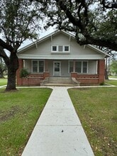 Building Photo - 402 S Summer St