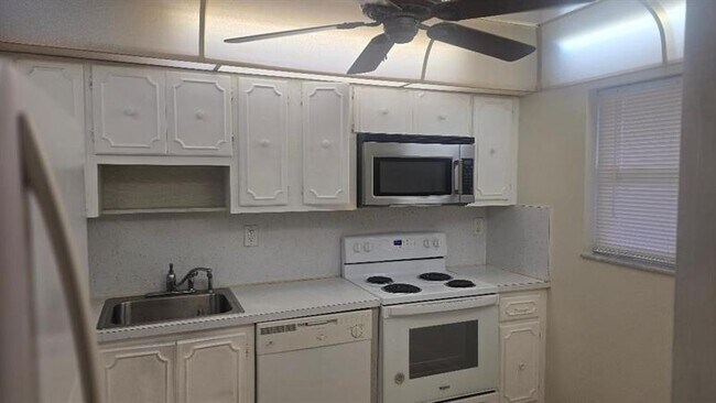 Foto del edificio - 8605 W Sample Rd