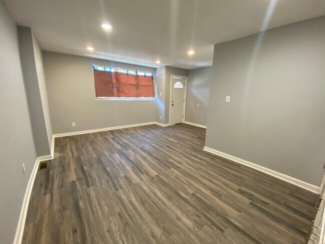 Building Photo - Newly Rehabbed 3 Bed 1 Bath