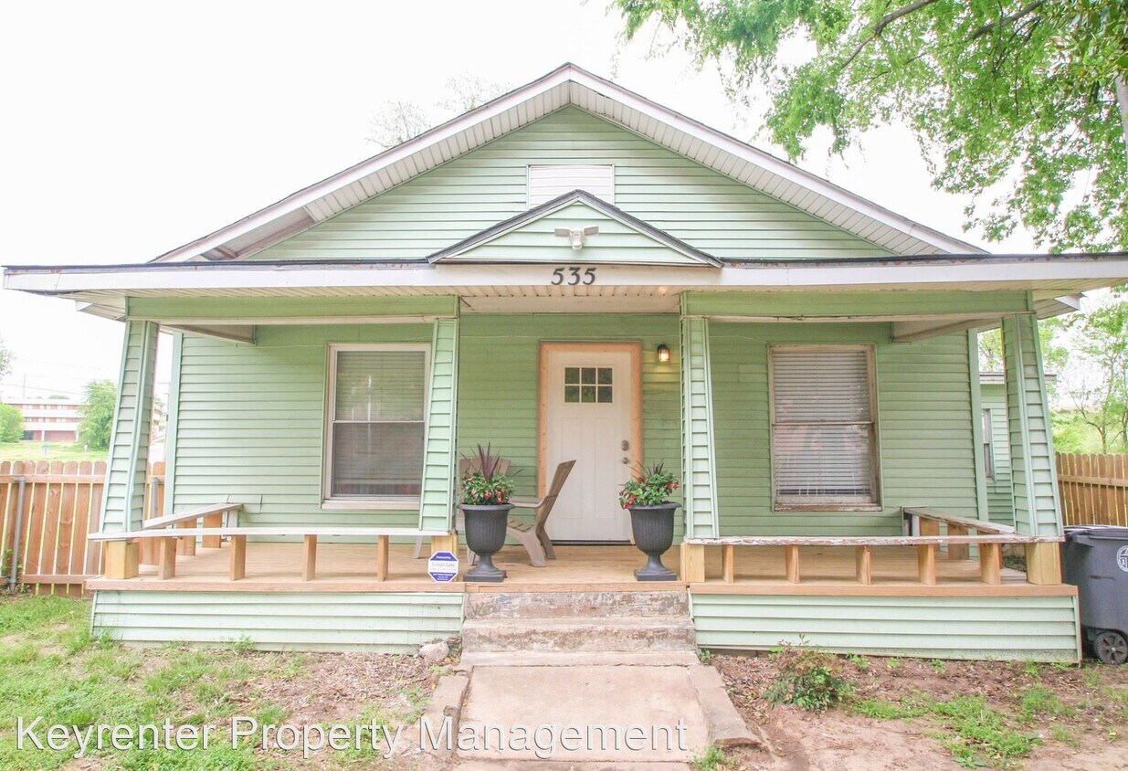 Primary Photo - 535 N Cheyenne Ave