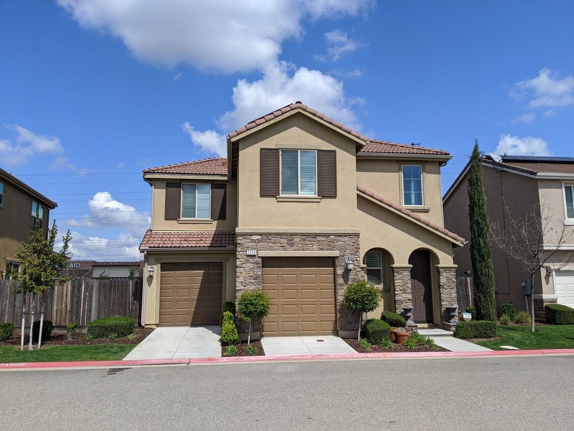 Primary Photo - 2 story home in Copper Heights Estates. So...