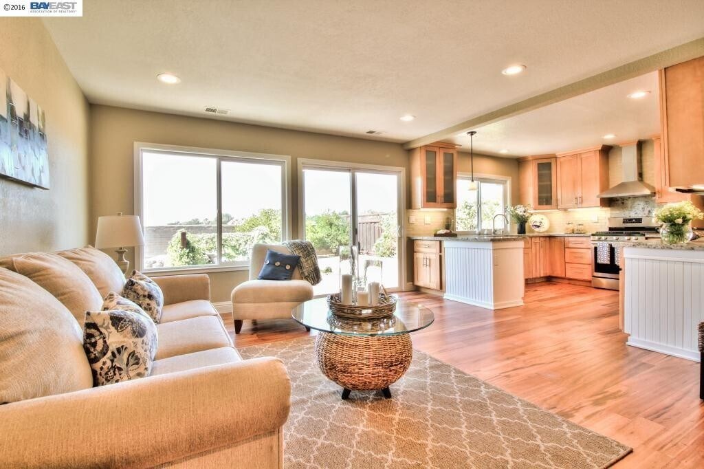 Primary Photo - $3,690 / 4 BR - GORGEOUS REMODELED NEWARK ...
