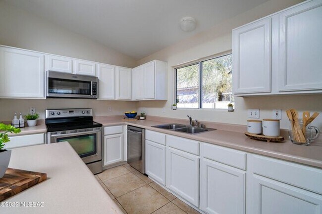 Foto del edificio - Sharp 3 Bedroom Northwest Home with Pool in Popular Cañada Hills