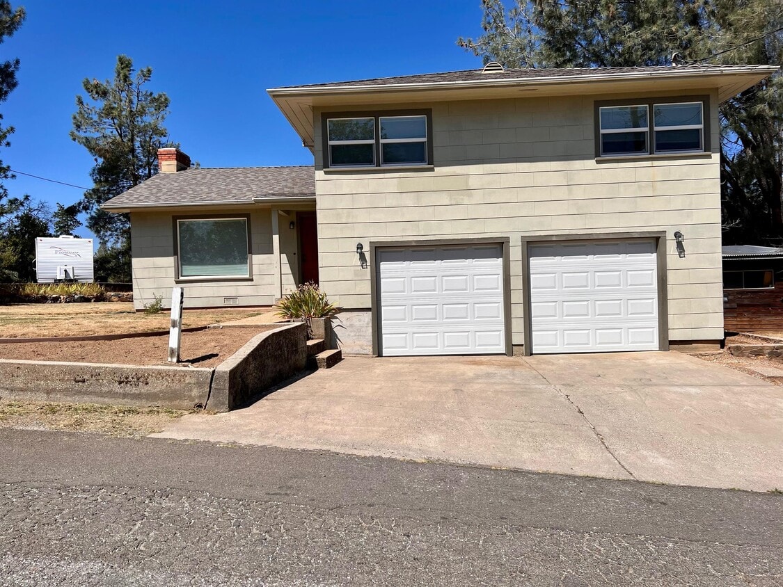 21 Sunset Ave, Colfax, CA 95713 House Rental in Colfax, CA