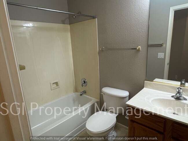 Building Photo - 15972 W Latham St