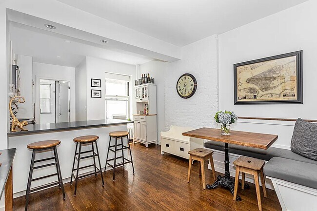 Foto del edificio - 236 E 6th St