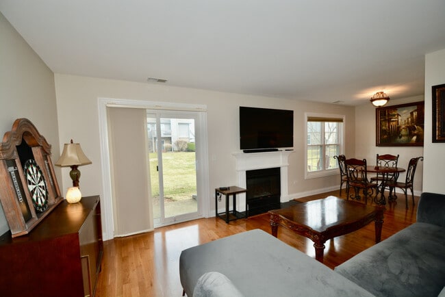 Building Photo - 35 Foxcroft Rd