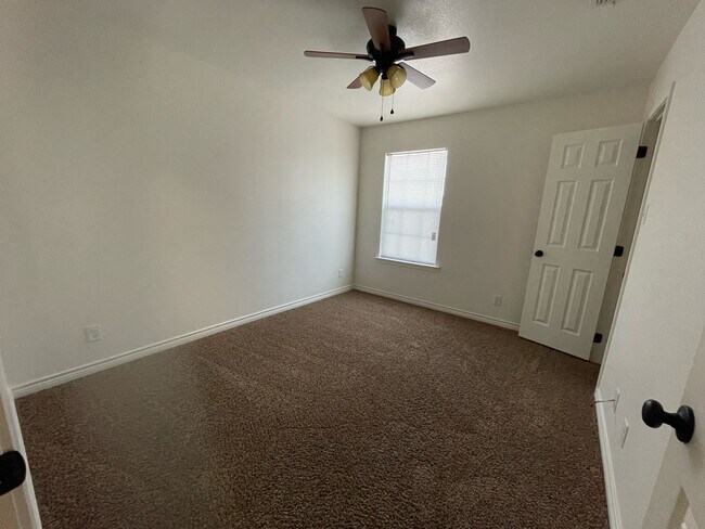 Building Photo - 6204 Ivy Ln