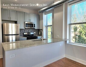 Building Photo - 1444 W Erie St