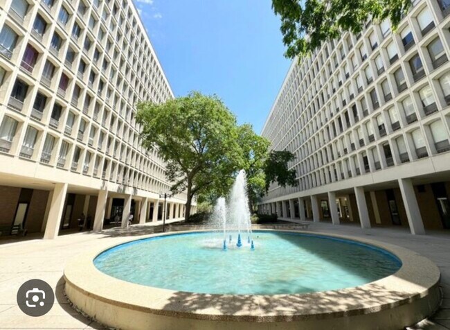 Foto del edificio - 1400 E 55th Pl