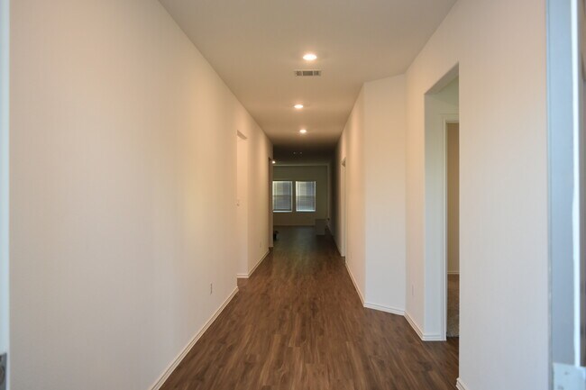 Building Photo - 1217 Toyah Dr