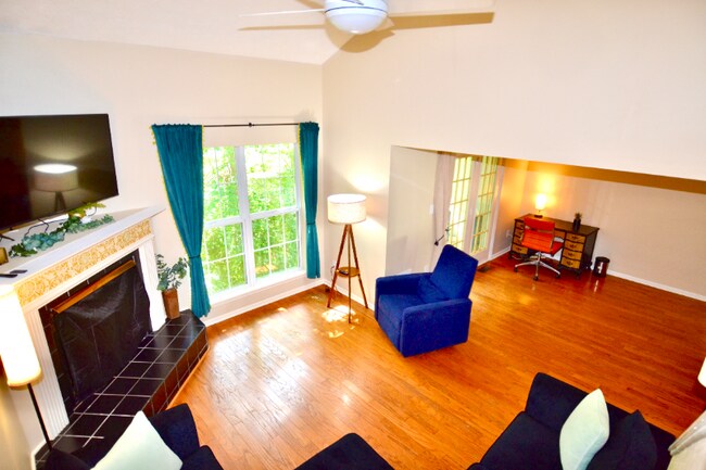 Foto del edificio - 1111 Island Woods Dr