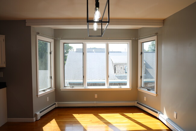 Dining area Bay Window - 823 Maple St