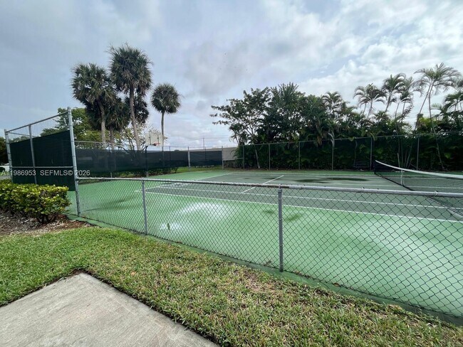 Foto del edificio - 5570 SW 70th Pl S