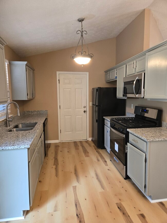 Kitchen - 6090 Emerald Pointe Cir
