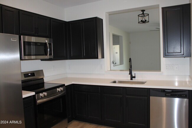 Foto del edificio - 739 W Dana Dr