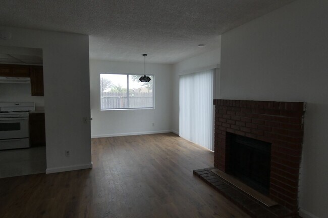 Building Photo - Condo for rent