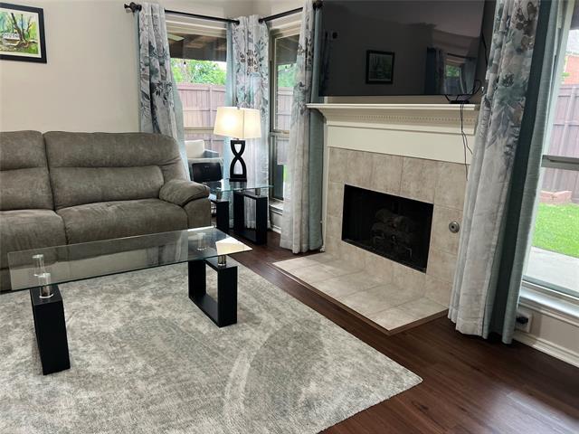 Foto del edificio - 4101 Creekstone Dr