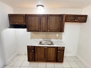 Building Photo - 181 NW 28th Terrace