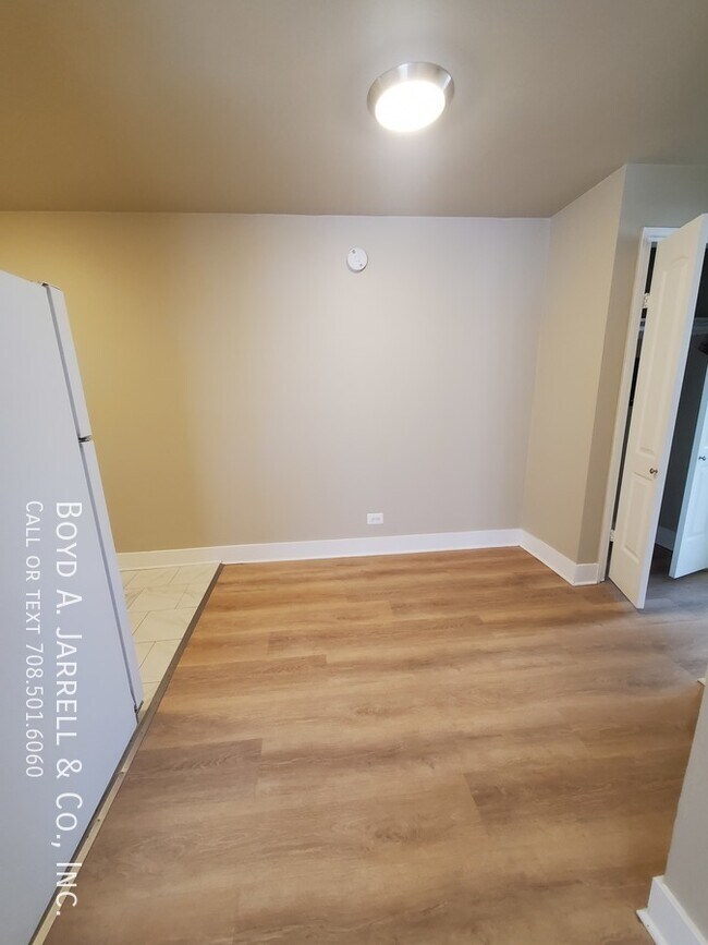 Foto del edificio - Pill Hill: 1br, owner paid heat, free parking