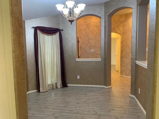 Foto del edificio - 12918 Stratford Mill Ln