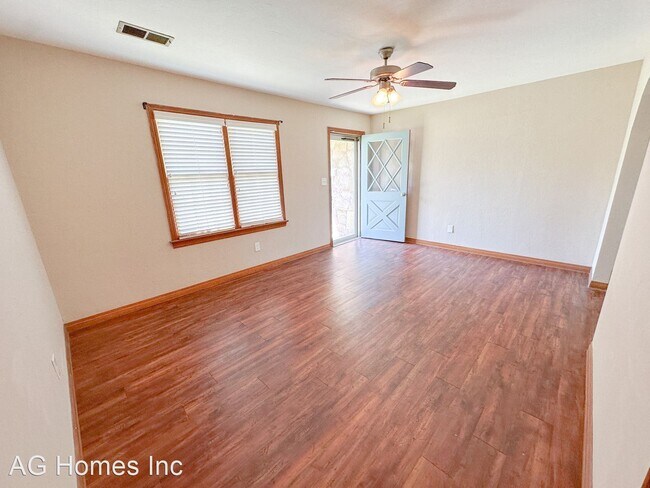 Foto del edificio - 2 br, 1 bath House - 543 SW 49th St