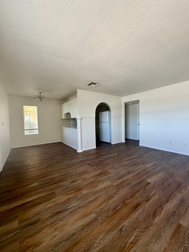 Foto del edificio - Henderson Cute 2 Bedroom Condominium