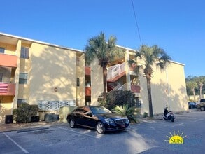 Building Photo - 209 W Miracle Strip Pkwy