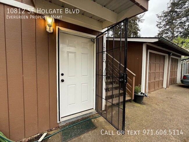 Photo - 10812 SE Holgate Blvd Apartment