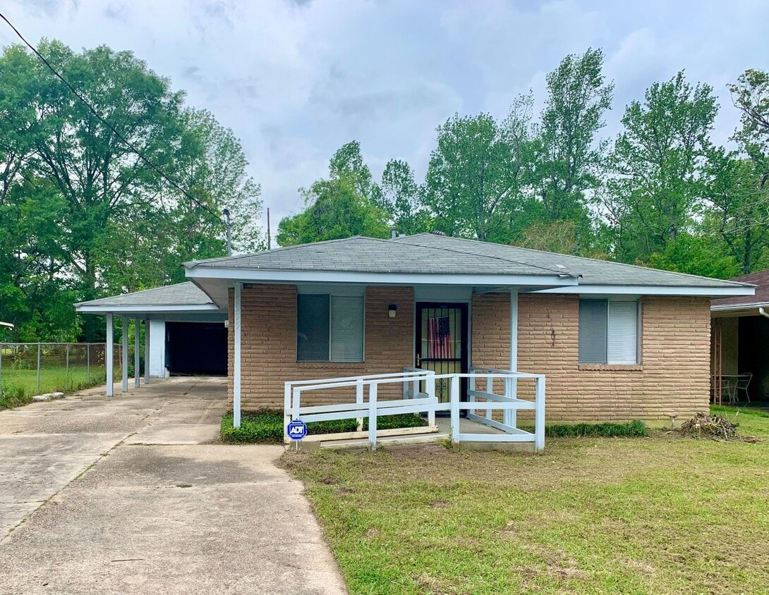 3BD/2BA House for Lease in Bristol Place Subdivision in Baton Rouge - 3BD/2BA House for Lease in Bristol Place Subdivision in Baton Rouge