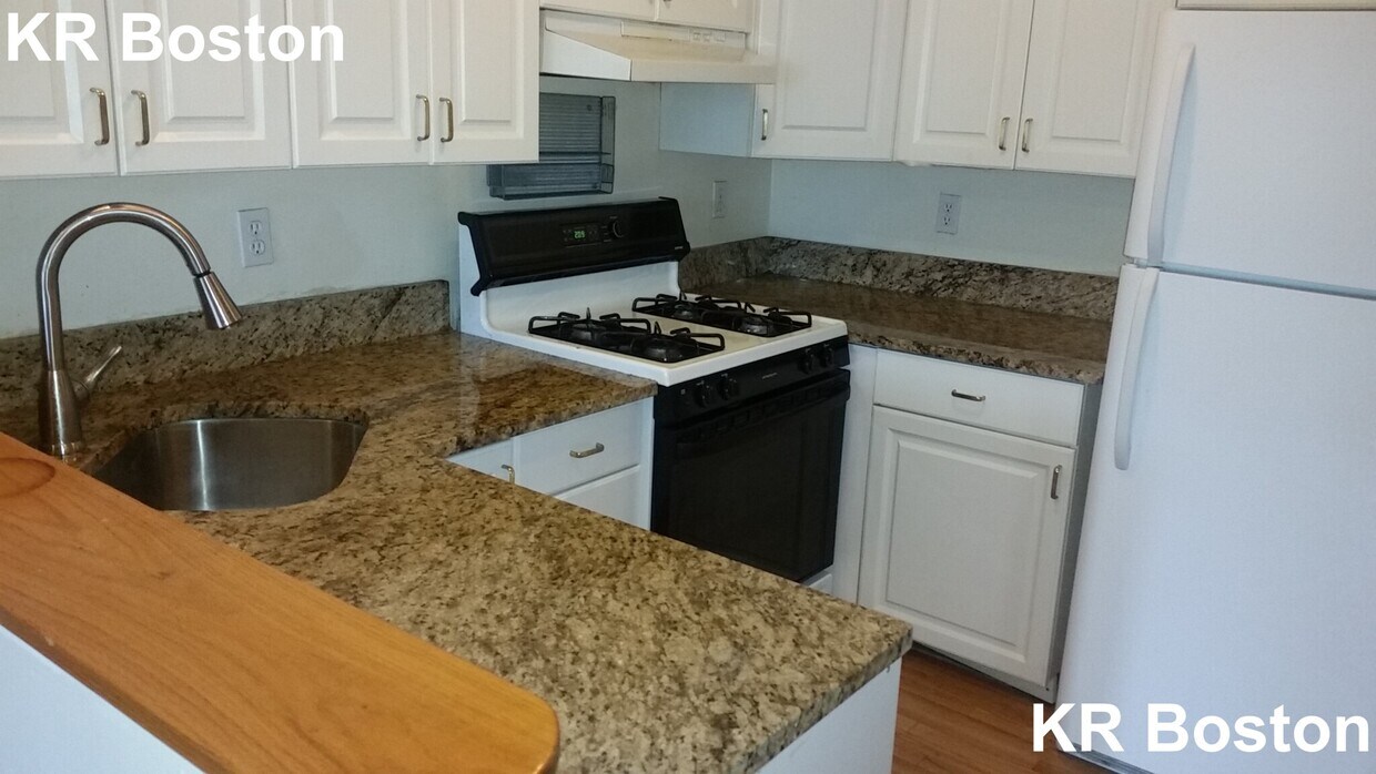 Primary Photo - 319 Saint Paul St