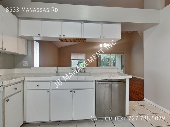 Foto del edificio - Available Now!! 3b/2b home!