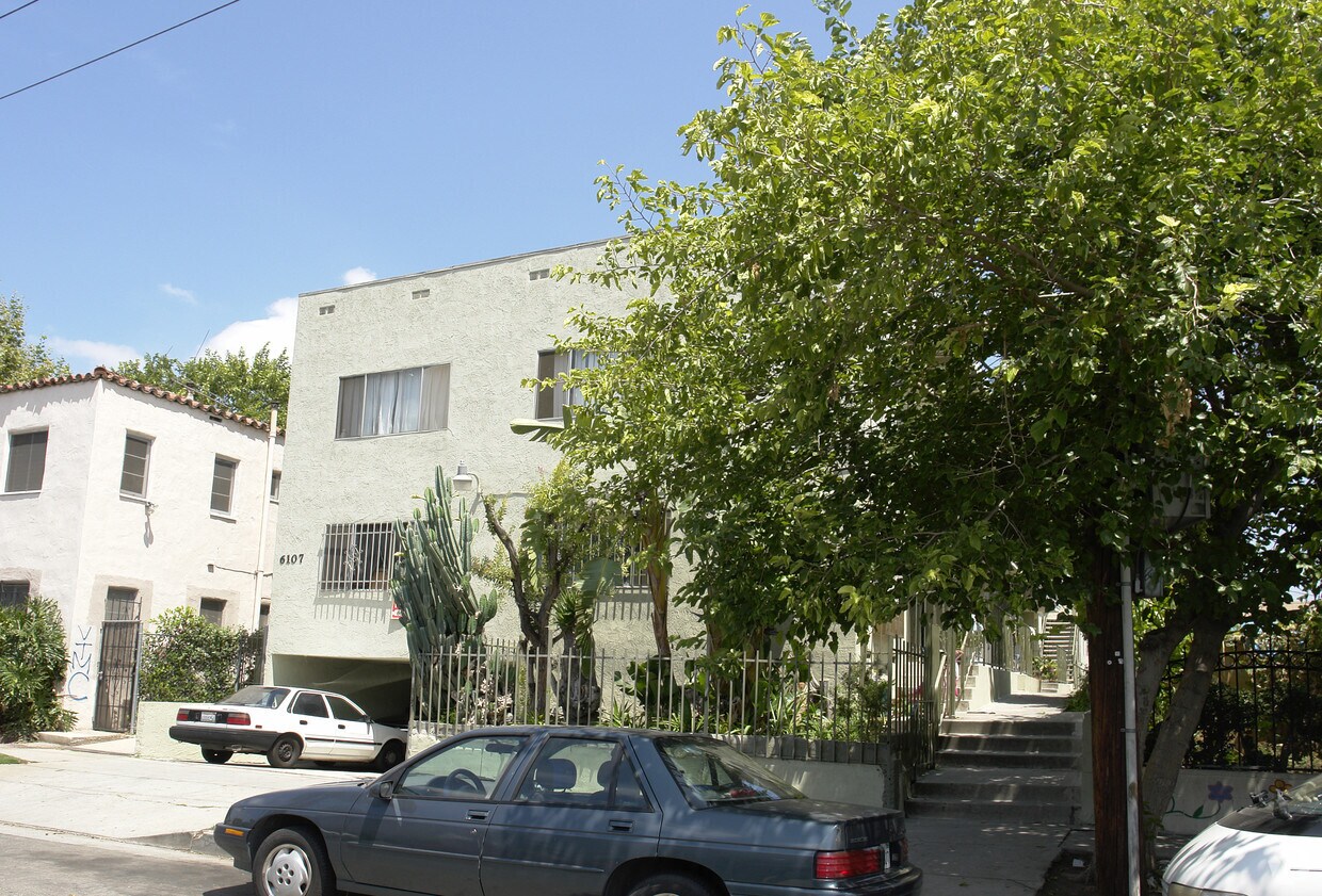 Foto del edificio - 6107 Romaine St