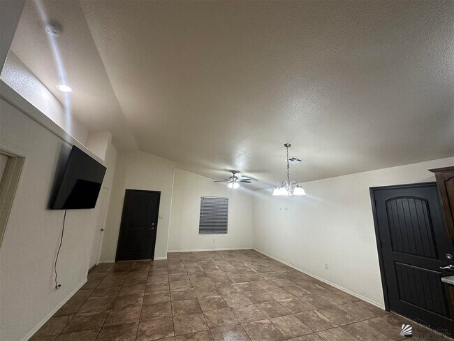 Building Photo - 3923 E Ortega St