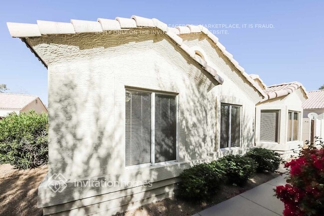 Building Photo - 8520 W Palm Ln