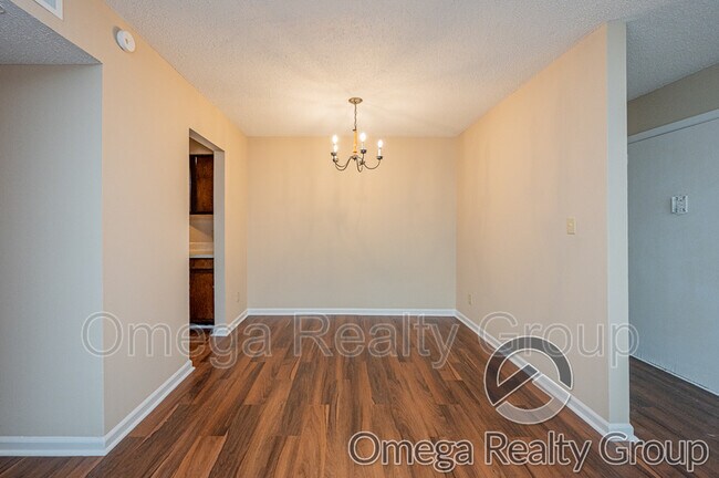 Building Photo - 425 Oakwood Ave