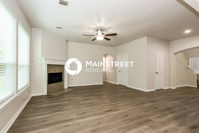 Building Photo - 5 Bedroom Pet-Friendly Home in Conroe, TX with Main Street Renewal