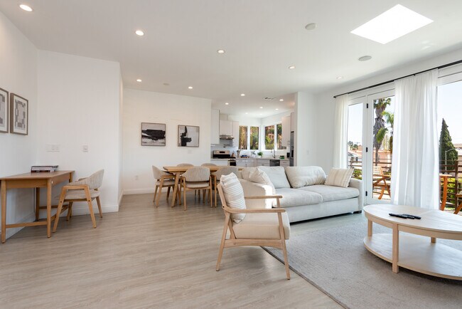 Foto del edificio - 9300 Alcott St