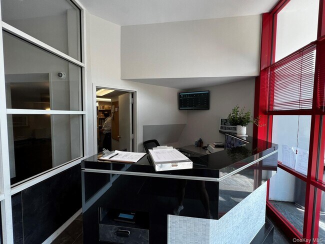Building Photo - 10 Stewart Pl